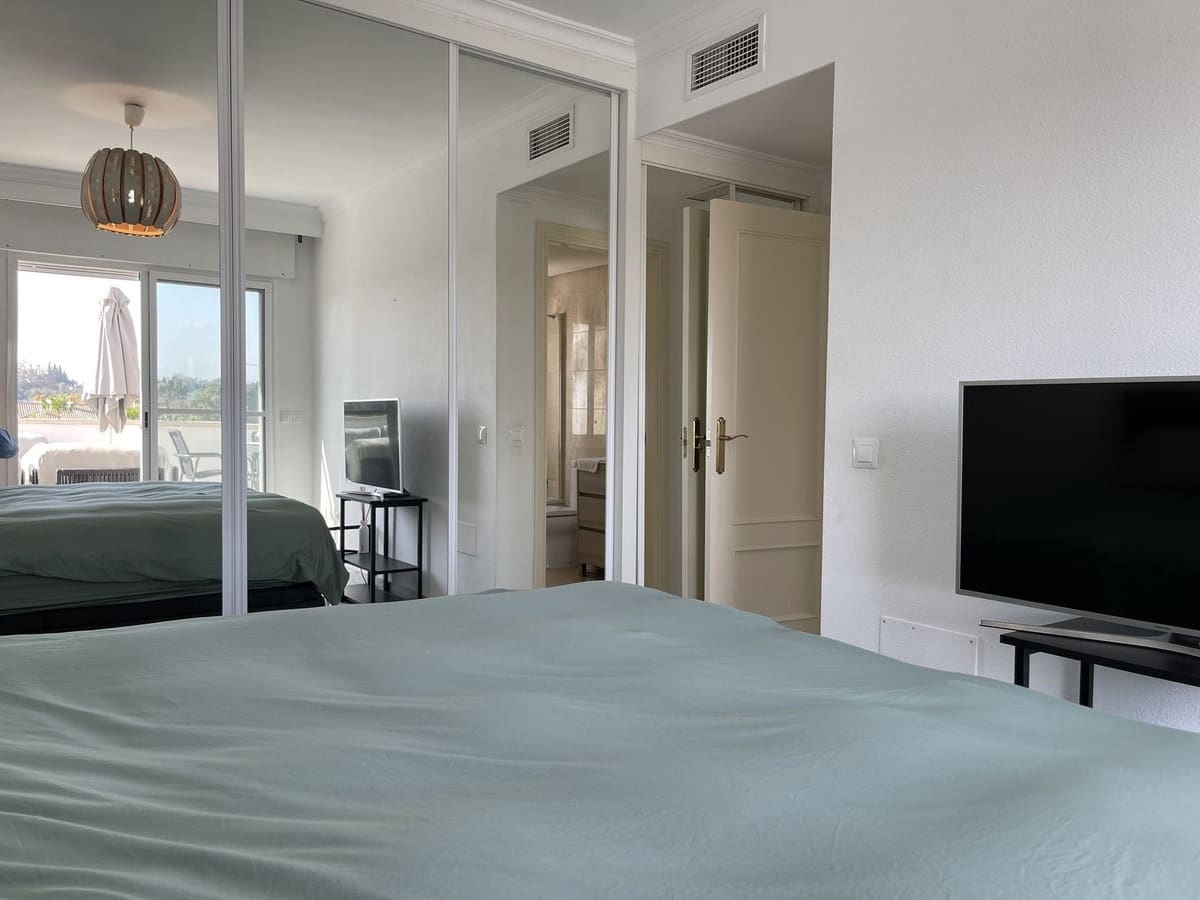 2 soveværelse Penthouse til salg i Nueva Andalucia med swimmingpool - € 550.000 (Ref: 8938950)