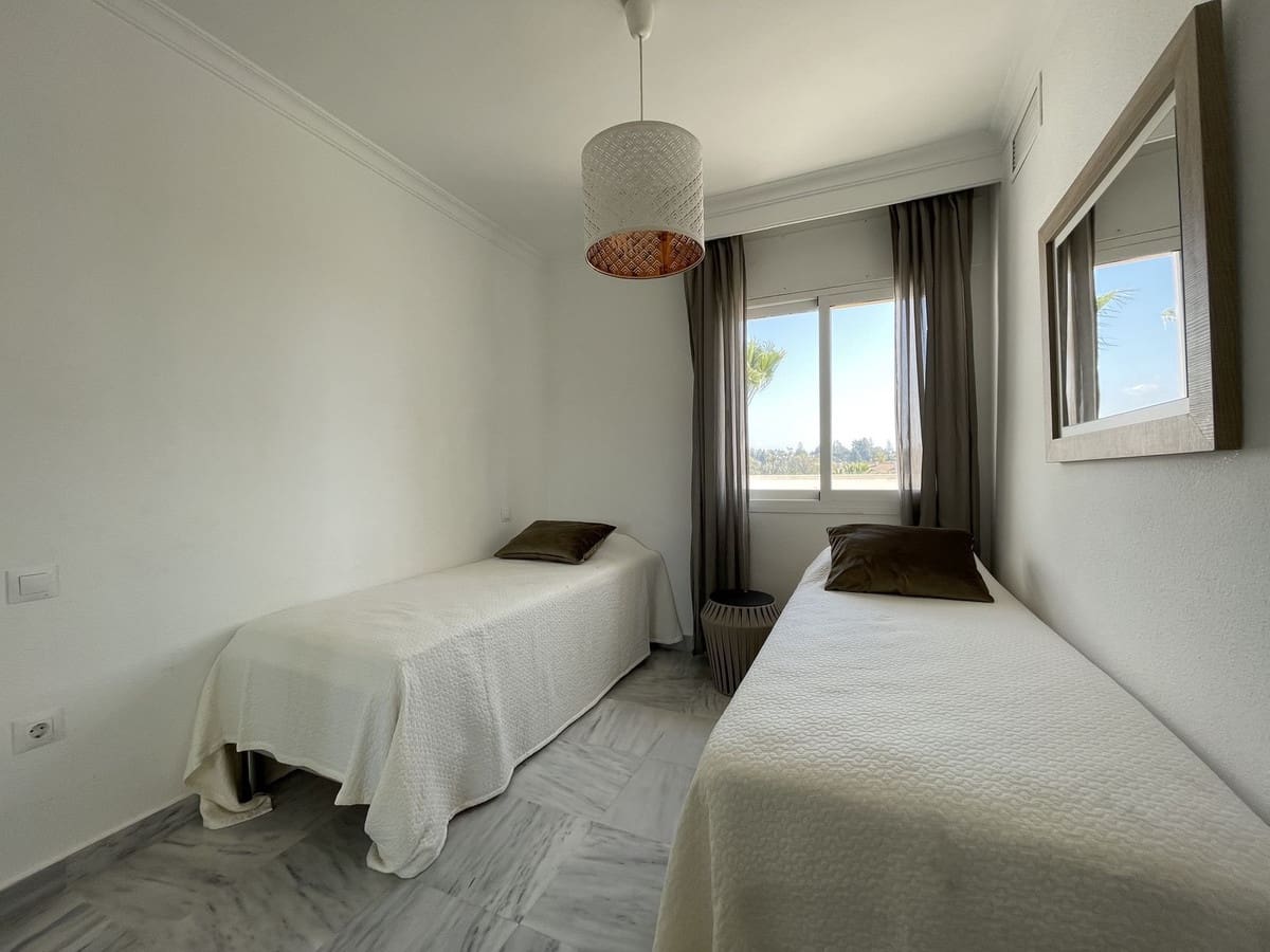 2 soveværelse Penthouse til salg i Nueva Andalucia med swimmingpool - € 550.000 (Ref: 8938950)