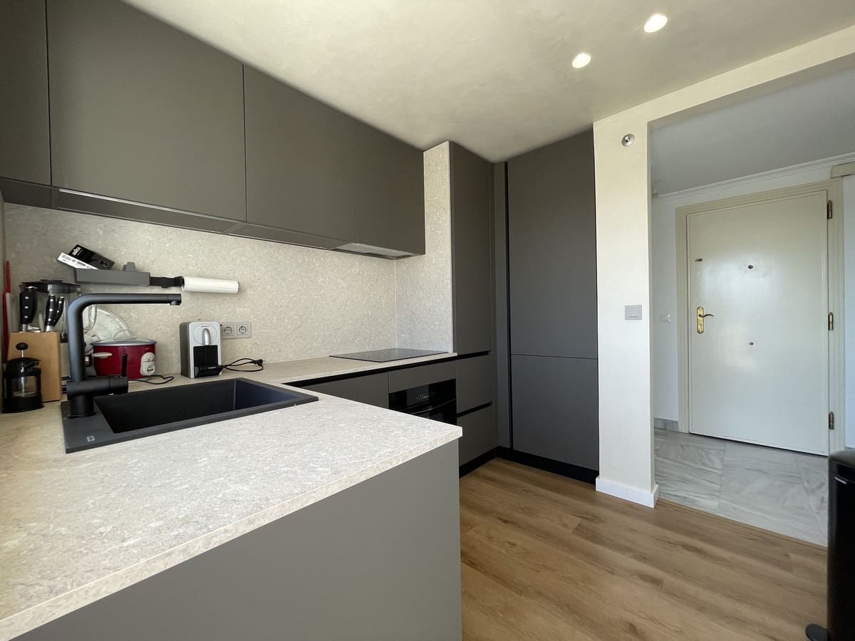 2 soveværelse Penthouse til salg i Nueva Andalucia med swimmingpool - € 550.000 (Ref: 8938950)