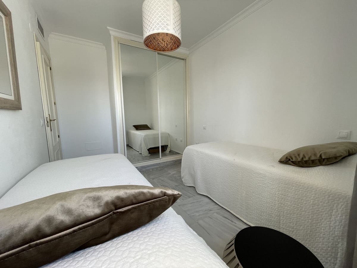 2 soveværelse Penthouse til salg i Nueva Andalucia med swimmingpool - € 550.000 (Ref: 8938950)