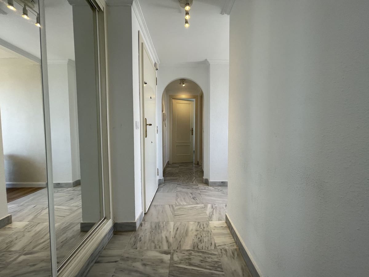 2 soveværelse Penthouse til salg i Nueva Andalucia med swimmingpool - € 550.000 (Ref: 8938950)