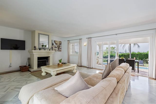 5 bedroom Villa for sale in Benahavís with pool - € 1,750,000 (Ref: 8957853)