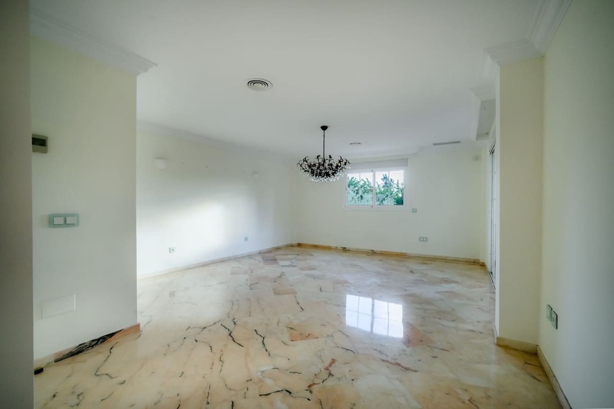 6 soveværelse Villa til salg i Nueva Andalucia med swimmingpool - € 3.500.000 (Ref: 8957855)