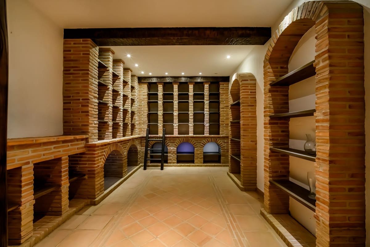 6 soveværelse Villa til salg i Nueva Andalucia med swimmingpool - € 3.500.000 (Ref: 8957855)