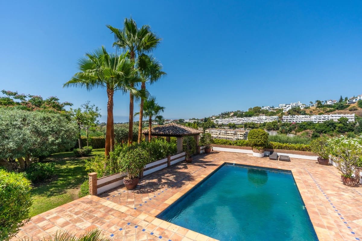 6 soveværelse Villa til salg i Nueva Andalucia med swimmingpool - € 3.500.000 (Ref: 8957855)