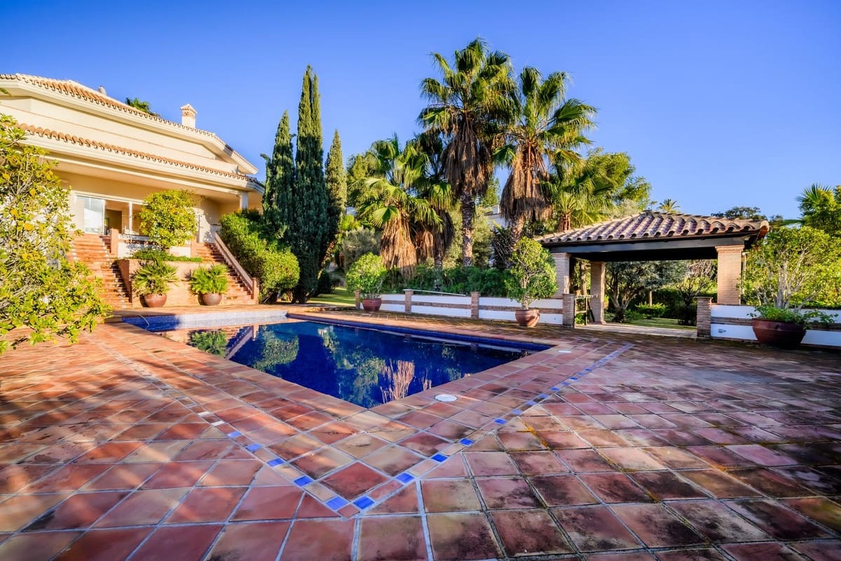 6 soveværelse Villa til salg i Nueva Andalucia med swimmingpool - € 3.500.000 (Ref: 8957855)