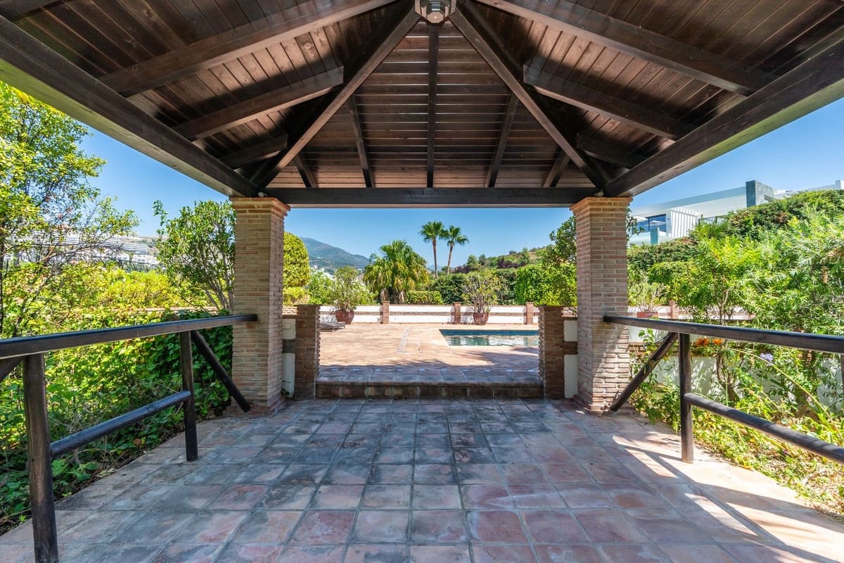 6 soveværelse Villa til salg i Nueva Andalucia med swimmingpool - € 3.500.000 (Ref: 8957855)