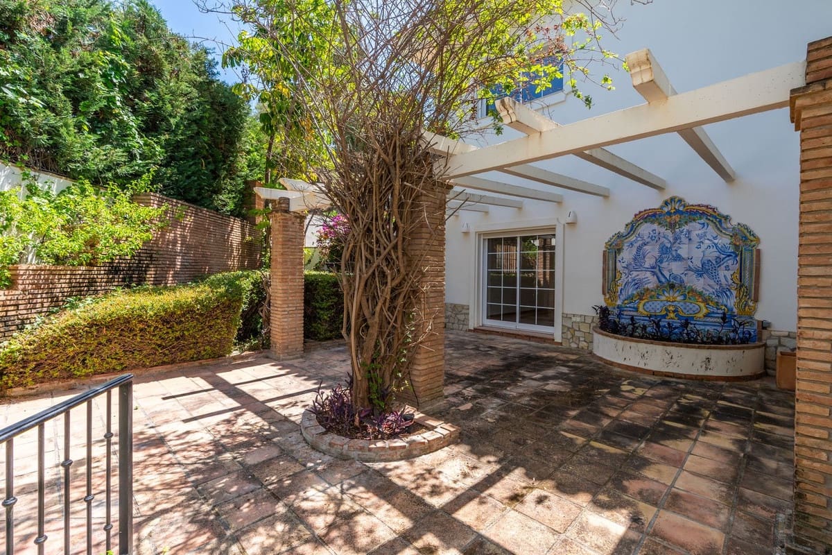 6 soveværelse Villa til salg i Nueva Andalucia med swimmingpool - € 3.500.000 (Ref: 8957855)