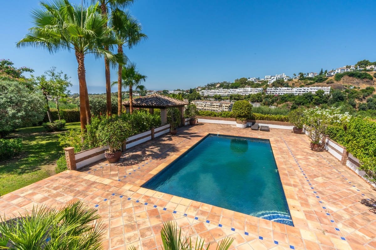 6 soveværelse Villa til salg i Nueva Andalucia med swimmingpool - € 3.500.000 (Ref: 8957855)