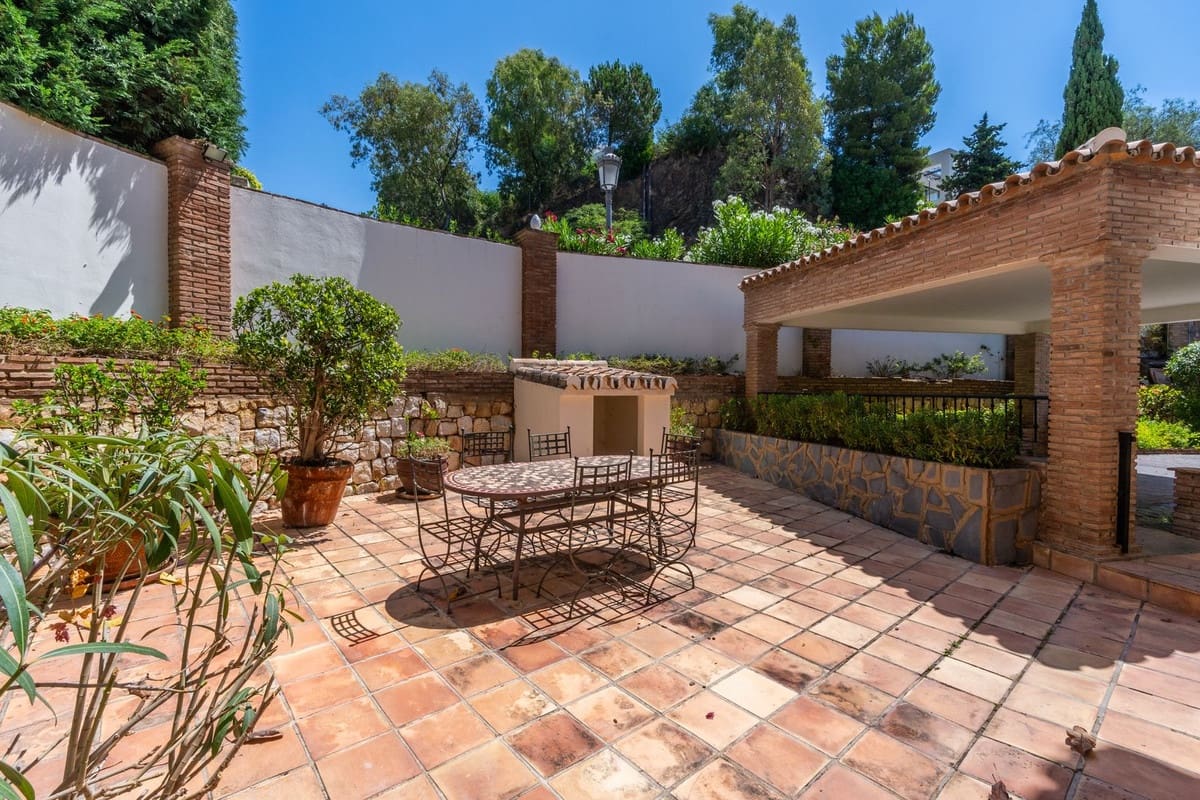 6 soveværelse Villa til salg i Nueva Andalucia med swimmingpool - € 3.500.000 (Ref: 8957855)