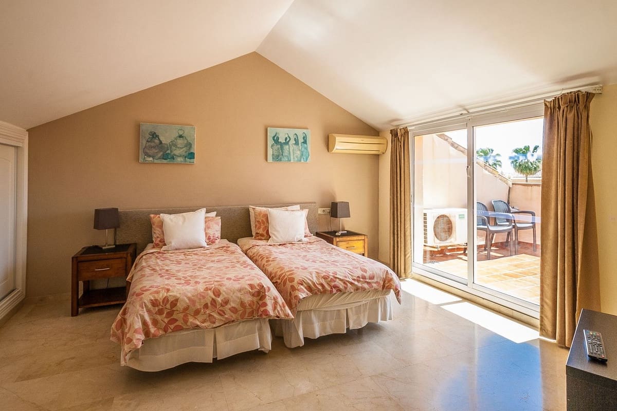 2 sypialnia Penthouse na sprzedaż w Elviria z basenem - 435 000 € (Ref: 8957860)