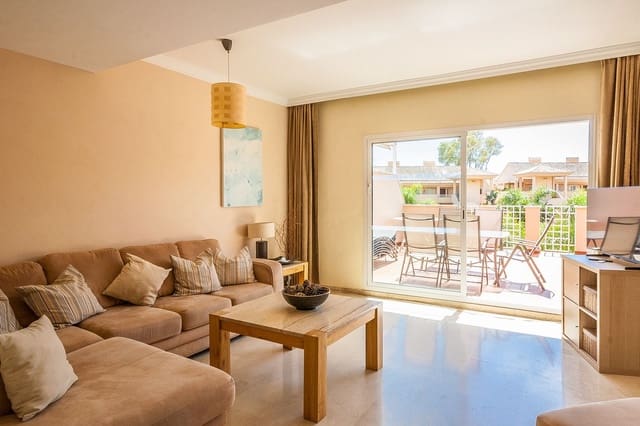 2 bedroom Penthouse for sale in Elviria, Marbella with pool - € 435,000 (Ref: 8957860)