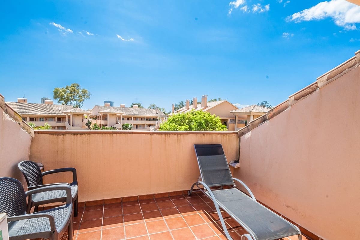 2 sypialnia Penthouse na sprzedaż w Elviria z basenem - 435 000 € (Ref: 8957860)