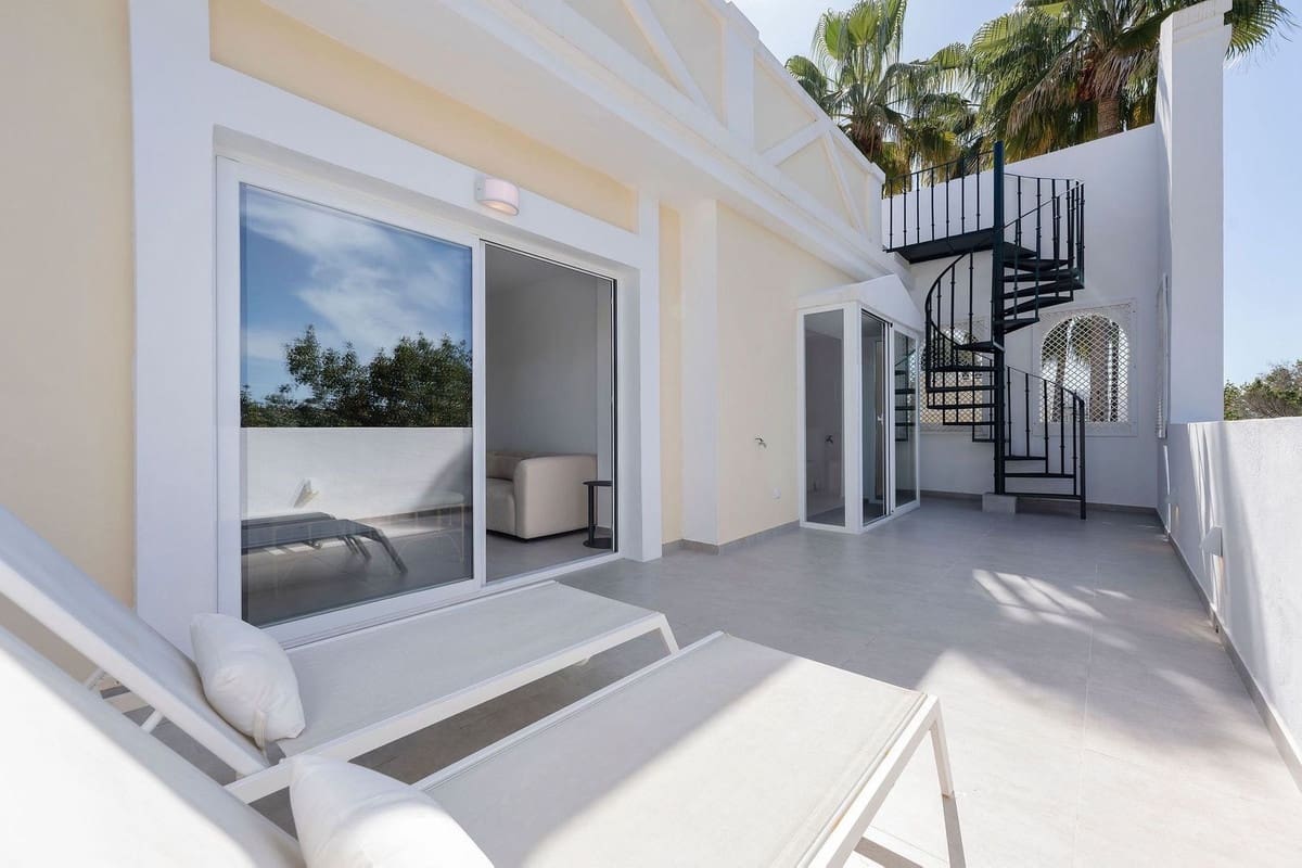 3 Zimmer Penthouse zu verkaufen in Aloha Golf mit Pool - 749.000 € (Ref: 8957864)