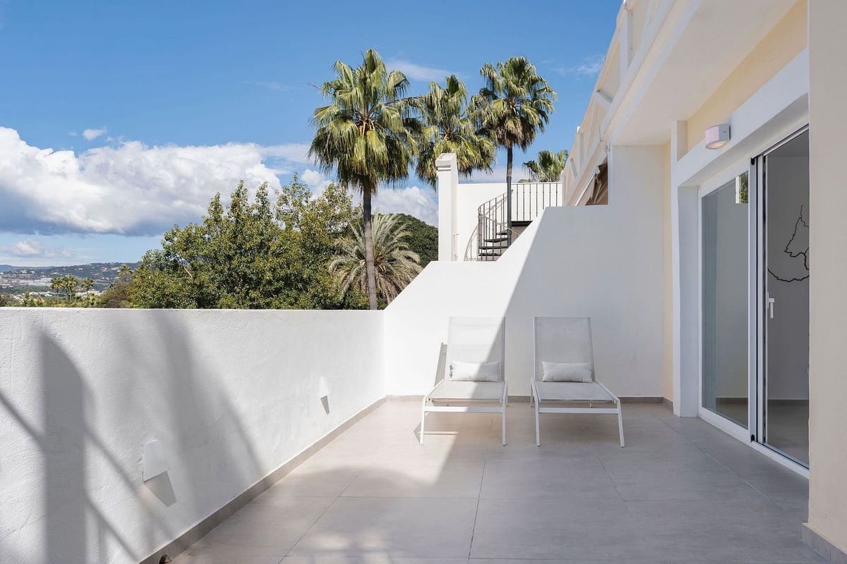 3 Zimmer Penthouse zu verkaufen in Aloha Golf mit Pool - 749.000 € (Ref: 8957864)