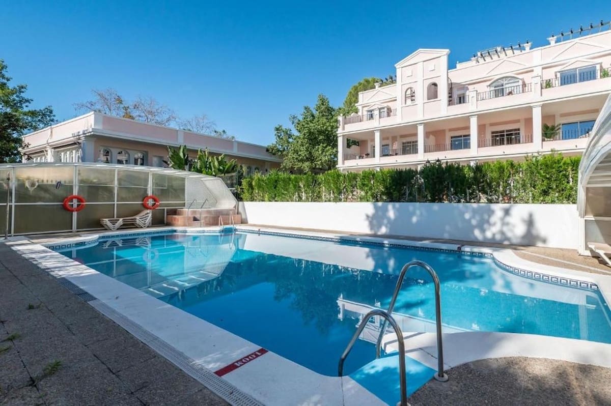 3 Zimmer Penthouse zu verkaufen in Aloha Golf mit Pool - 749.000 € (Ref: 8957864)