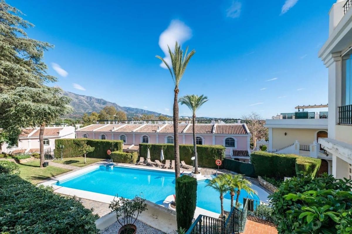 3 Zimmer Penthouse zu verkaufen in Aloha Golf mit Pool - 749.000 € (Ref: 8957864)