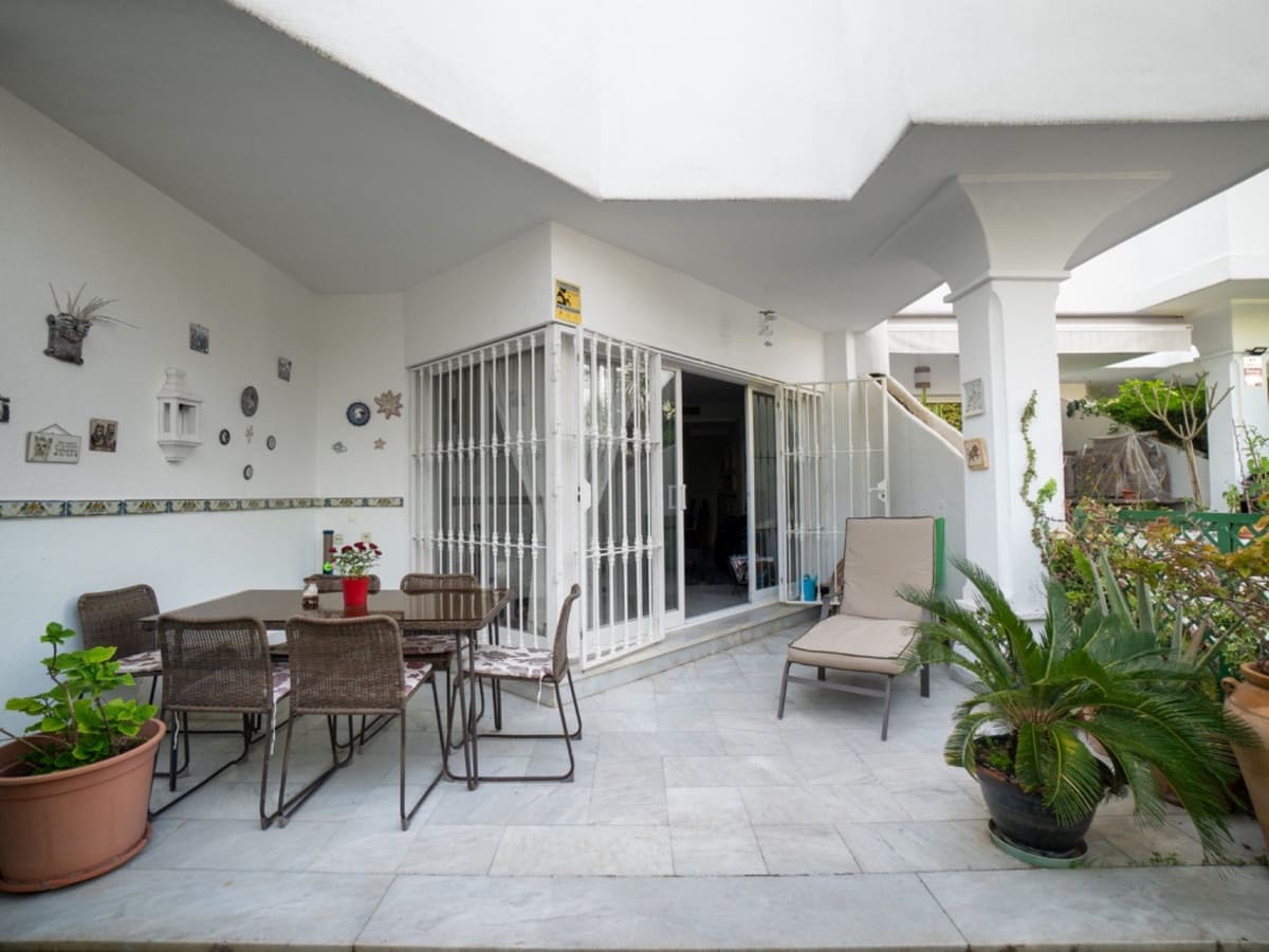 3 soveværelse Byhus til salg i Golden Mile med swimmingpool - € 865.000 (Ref: 8957865)