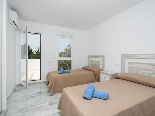 4 bedroom Townhouse for sale in Nueva Atalaya, Estepona with pool - € 650,000 (Ref: 8957872)