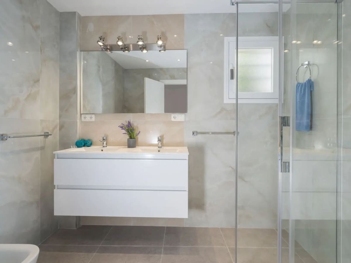 4 soveværelse Byhus til salg i New Golden Mile med swimmingpool - € 650.000 (Ref: 8957872)