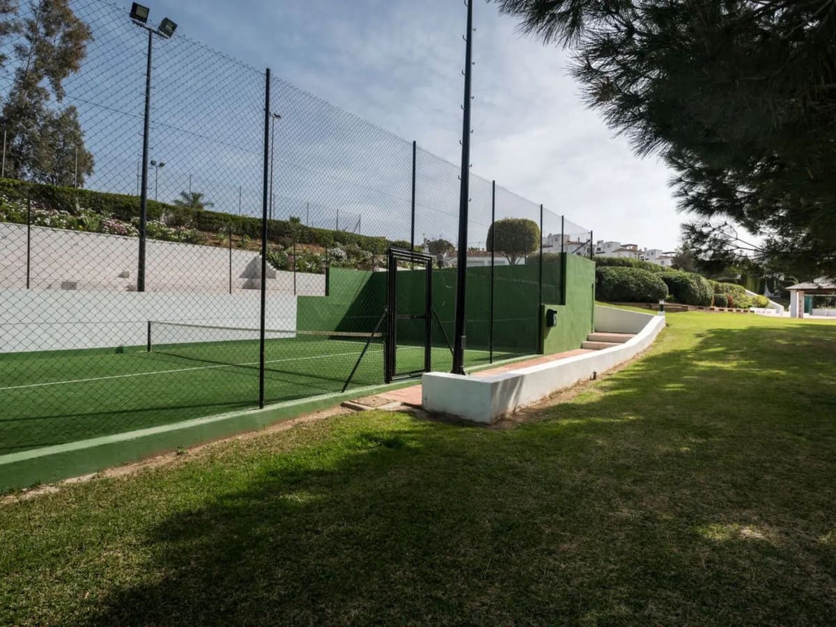 4 soveværelse Byhus til salg i New Golden Mile med swimmingpool - € 650.000 (Ref: 8957872)