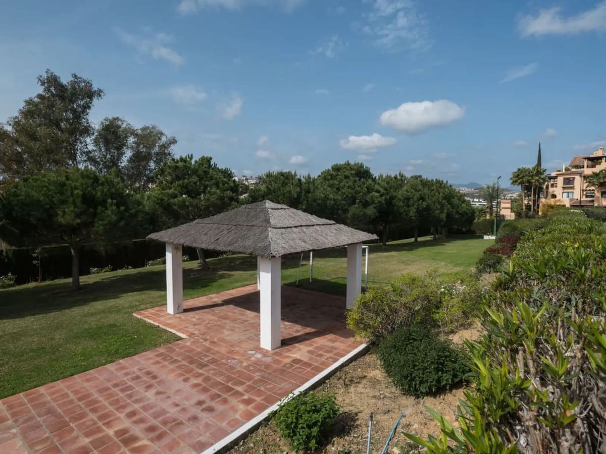 4 soveværelse Byhus til salg i New Golden Mile med swimmingpool - € 650.000 (Ref: 8957872)