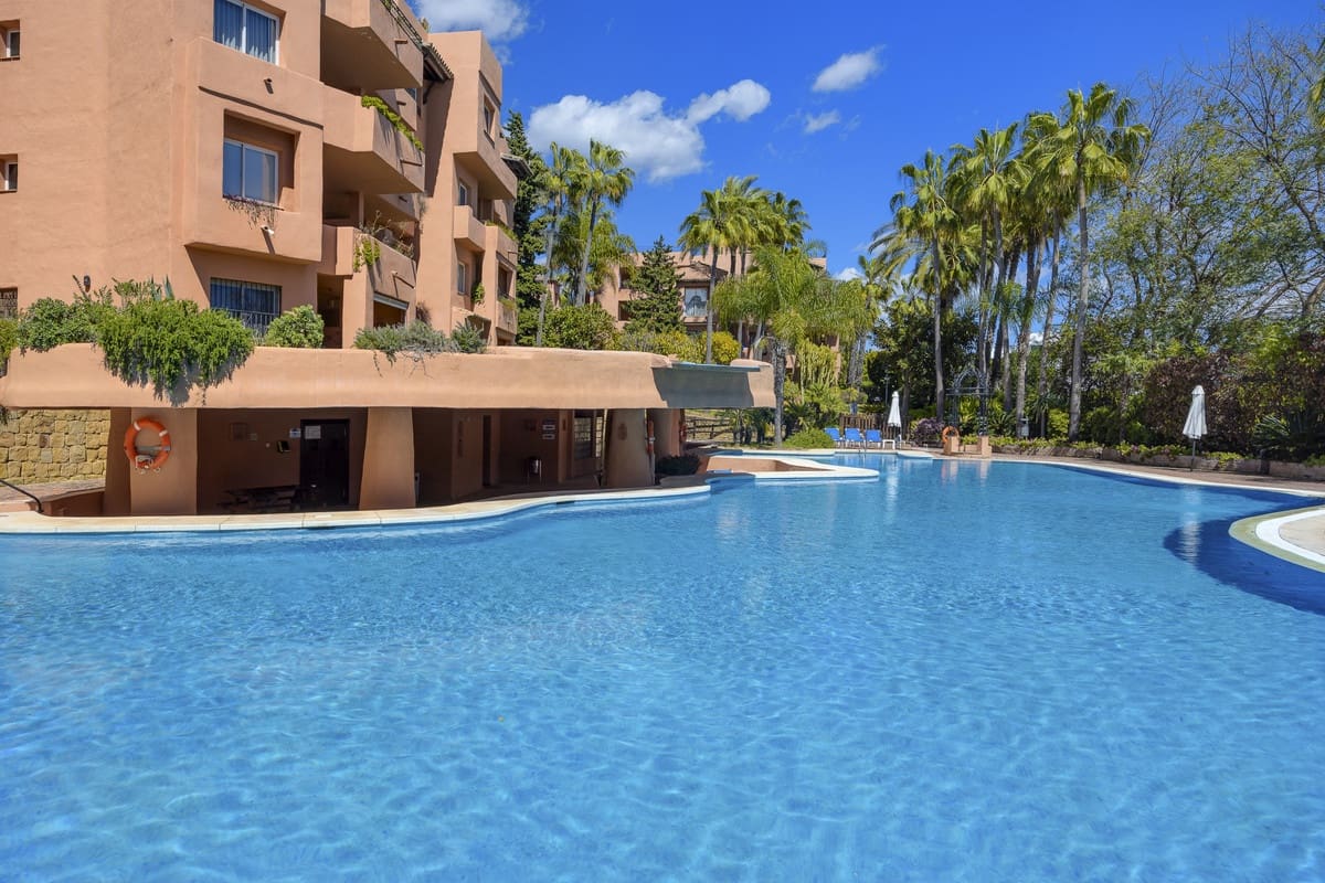 4 soveværelse Lejlighed til salg i Marbella med swimmingpool - € 995.000 (Ref: 8957886)