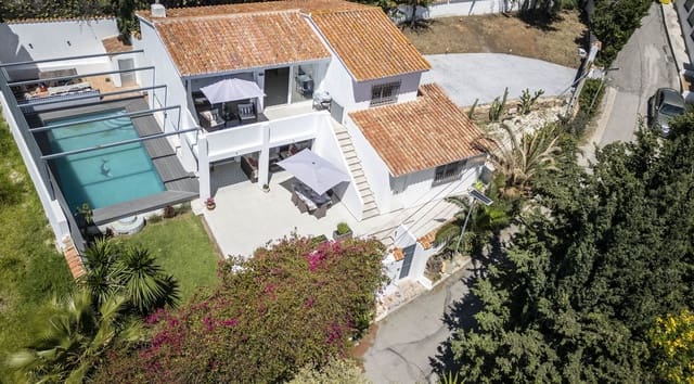 4 soveværelse Villa til salg i Parque Central, Estepona med swimmingpool - € 998.000 (Ref: 8994765)