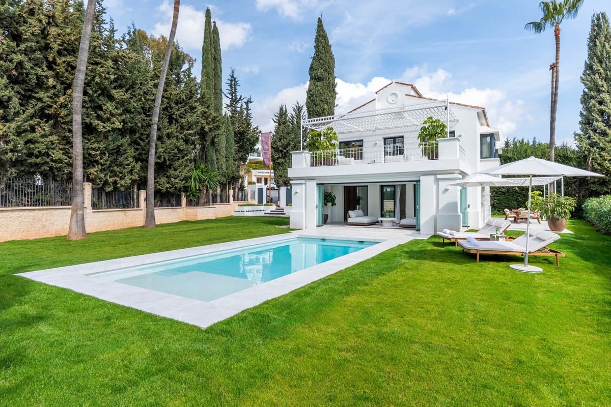 4 soveværelse Villa til salg i Nueva Andalucia med swimmingpool - € 2.950.000 (Ref: 8994767)