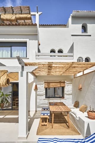 3 bedroom Townhouse for sale in El Paraiso, Estepona with pool - € 595,000 (Ref: 8994782)