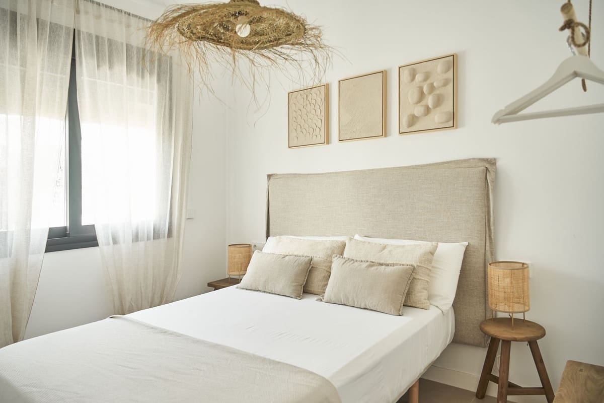 3 soveværelse Byhus til salg i El Paraiso med swimmingpool - € 549.000 (Ref: 8994782)