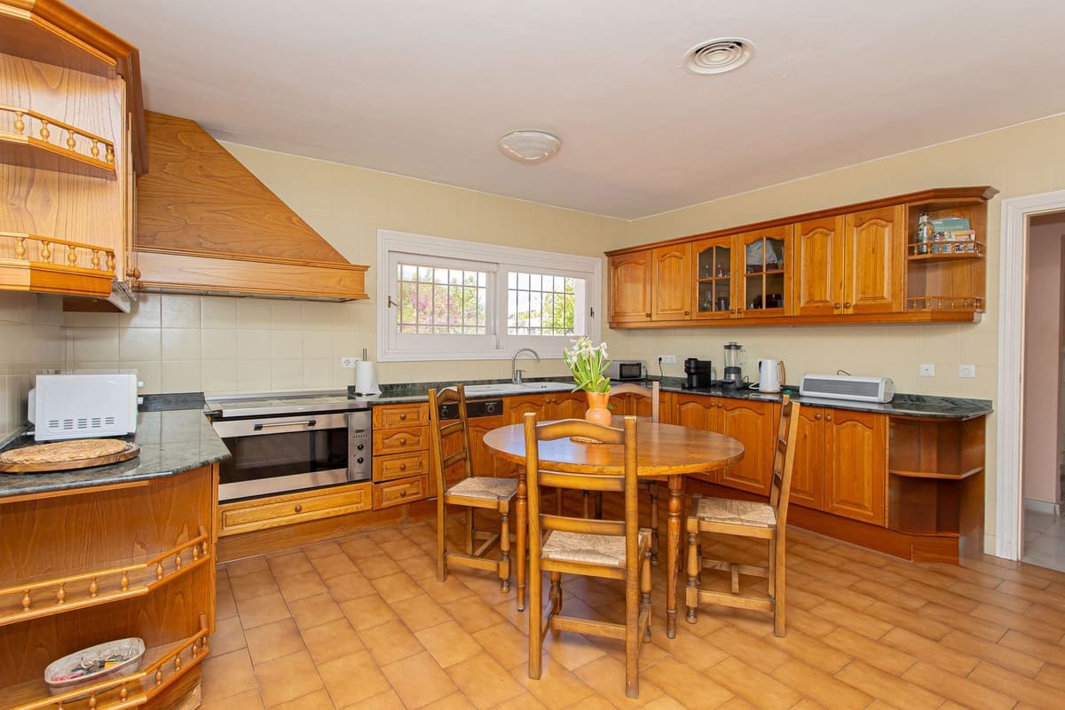 8 soveværelse Villa til salg i Nueva Andalucia med swimmingpool - € 3.500.000 (Ref: 8994797)