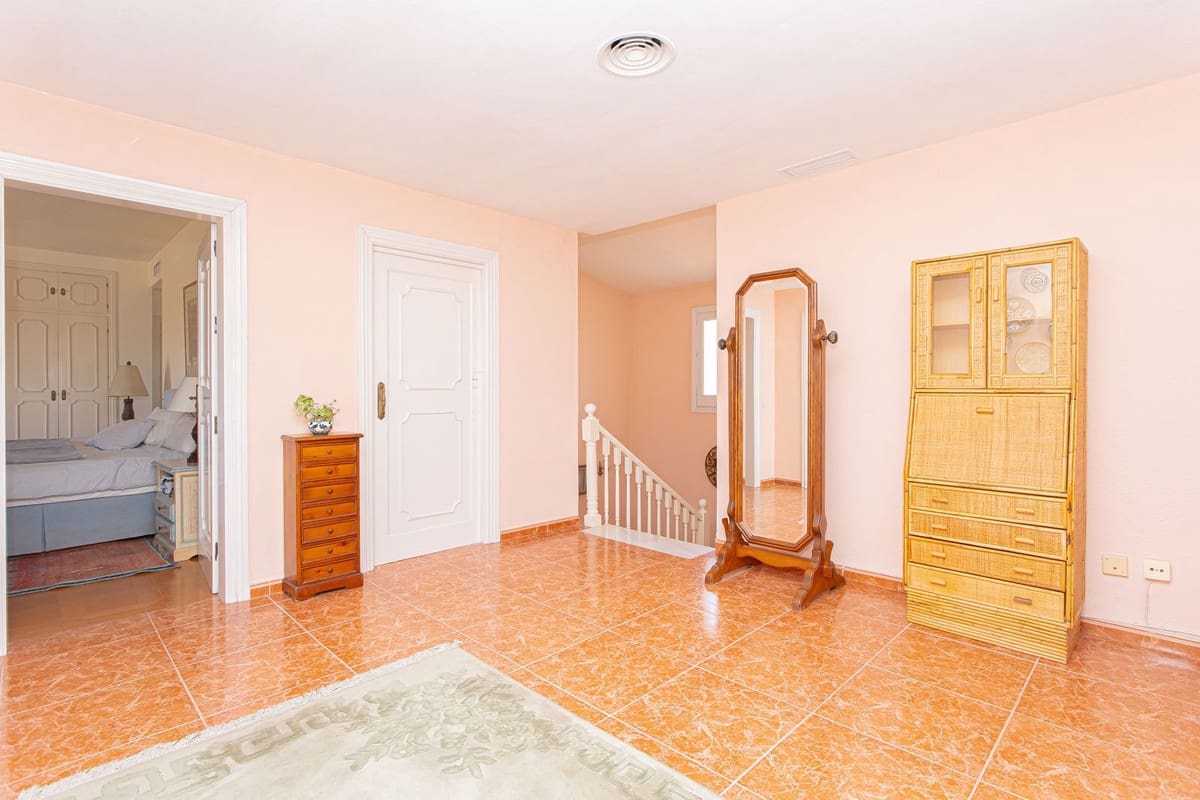 8 soveværelse Villa til salg i Nueva Andalucia med swimmingpool - € 3.500.000 (Ref: 8994797)