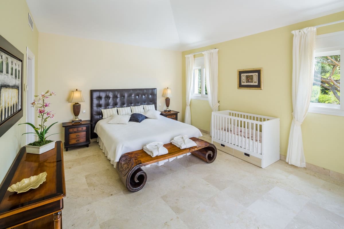 4 soveværelse Villa til salg i Elviria med swimmingpool - € 2.440.000 (Ref: 8994798)