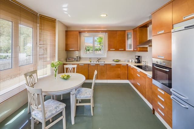 4 sypialnia Willa na sprzedaż w Elviria, Marbella z basenem - 2 440 000 € (Ref: 8994798)