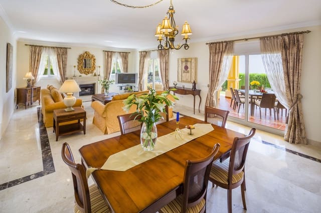 4 sypialnia Willa na sprzedaż w Elviria, Marbella z basenem - 2 440 000 € (Ref: 8994798)