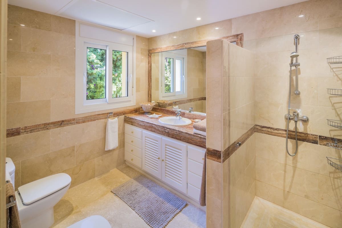 4 soveværelse Villa til salg i Elviria med swimmingpool - € 2.440.000 (Ref: 8994798)