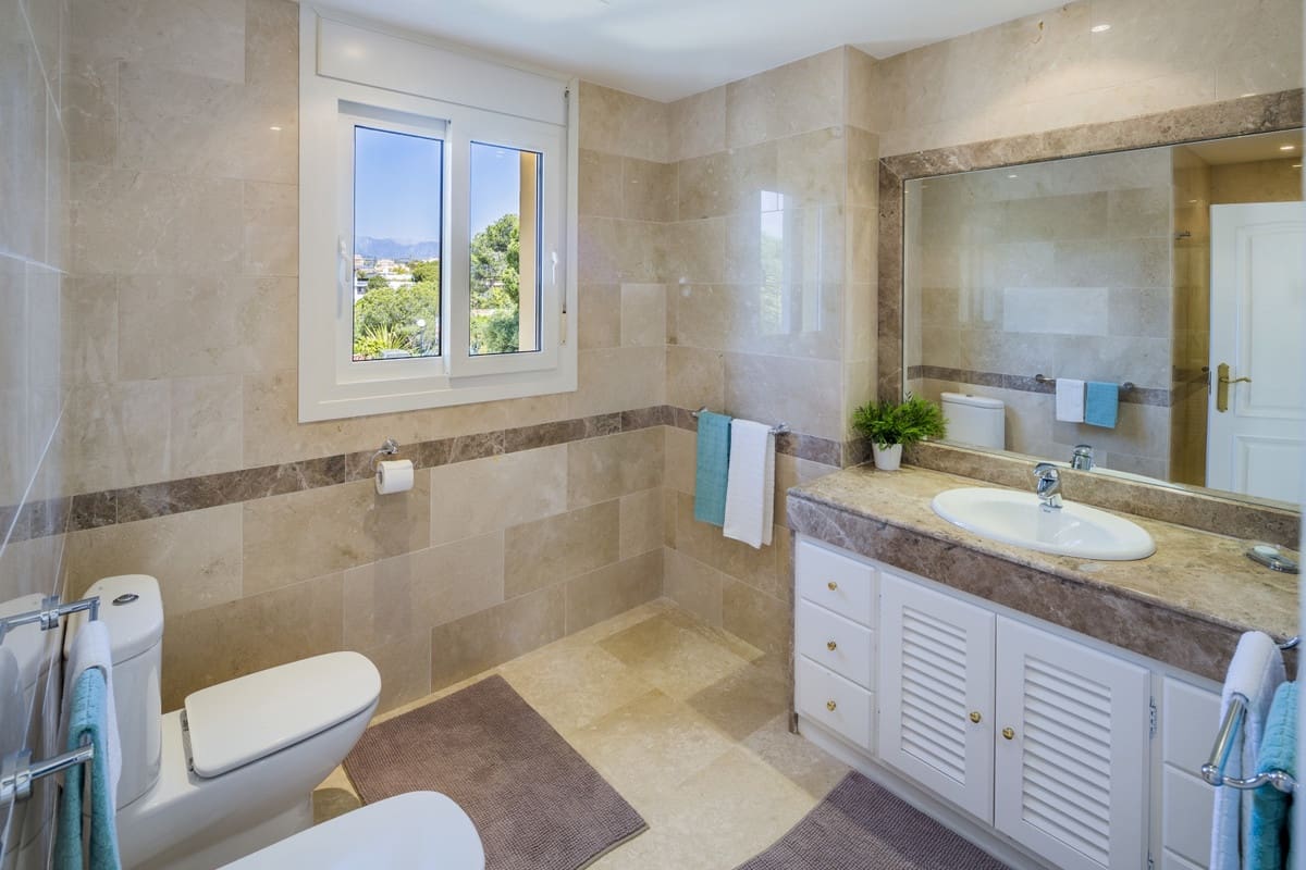 4 soveværelse Villa til salg i Elviria med swimmingpool - € 2.440.000 (Ref: 8994798)