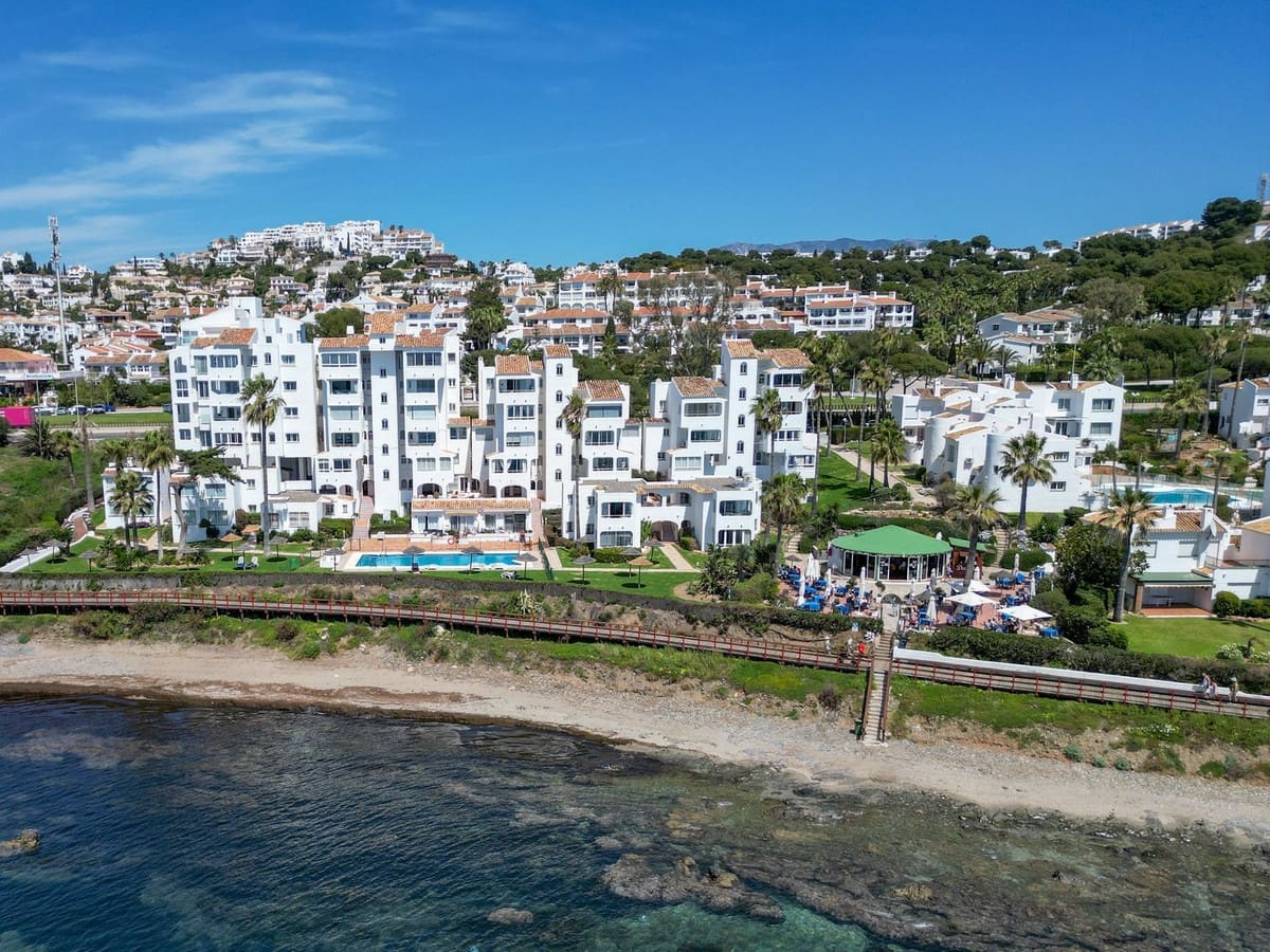 2 soveværelse Byhus til salg i Mijas Costa med swimmingpool - € 460.000 (Ref: 8994808)