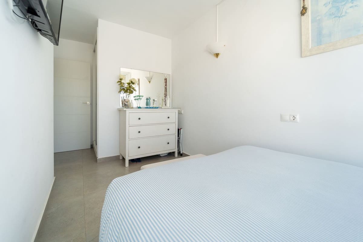 2 soveværelse Byhus til salg i Mijas Costa med swimmingpool - € 460.000 (Ref: 8994808)