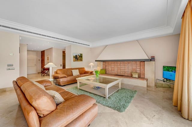 3 bedroom Apartment for sale in Los Monteros, Marbella with pool - € 1,300,000 (Ref: 8994816)