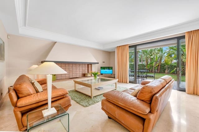 3 bedroom Apartment for sale in Los Monteros, Marbella with pool - € 1,300,000 (Ref: 8994816)