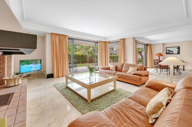 3 bedroom Apartment for sale in Los Monteros, Marbella with pool - € 1,300,000 (Ref: 8994816)