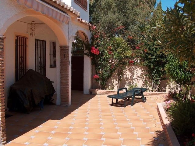 4 bedroom Townhouse for sale in Calahonda, Mijas with pool - € 635,000 (Ref: 8994822)