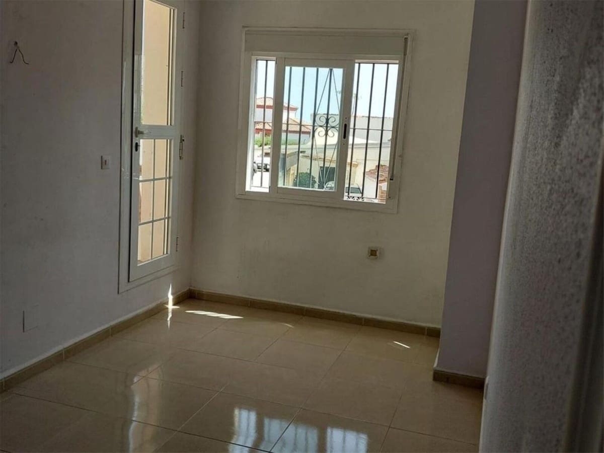 Casa de 4 habitaciones en Calahonda en venta con piscina - 459.000 € (Ref: 8994822)