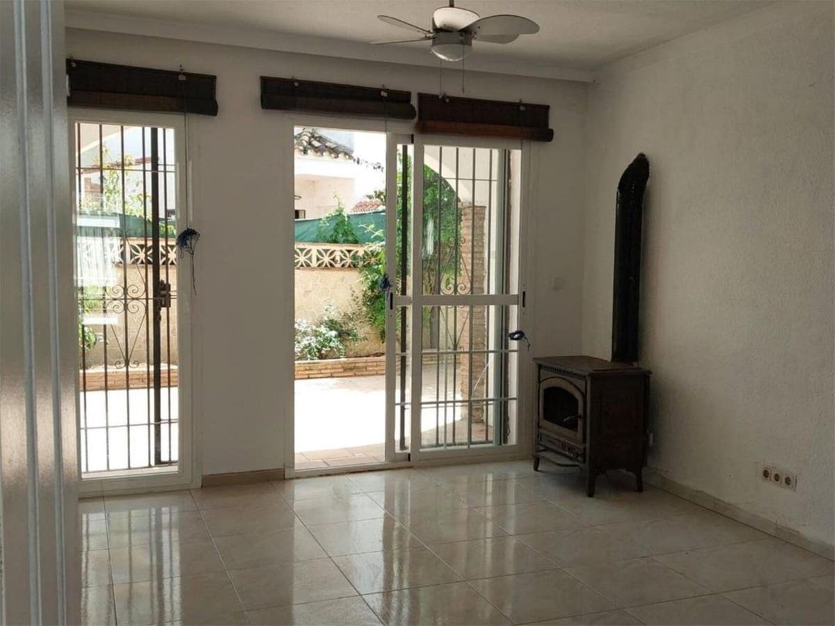 Casa de 4 habitaciones en Calahonda en venta con piscina - 459.000 € (Ref: 8994822)