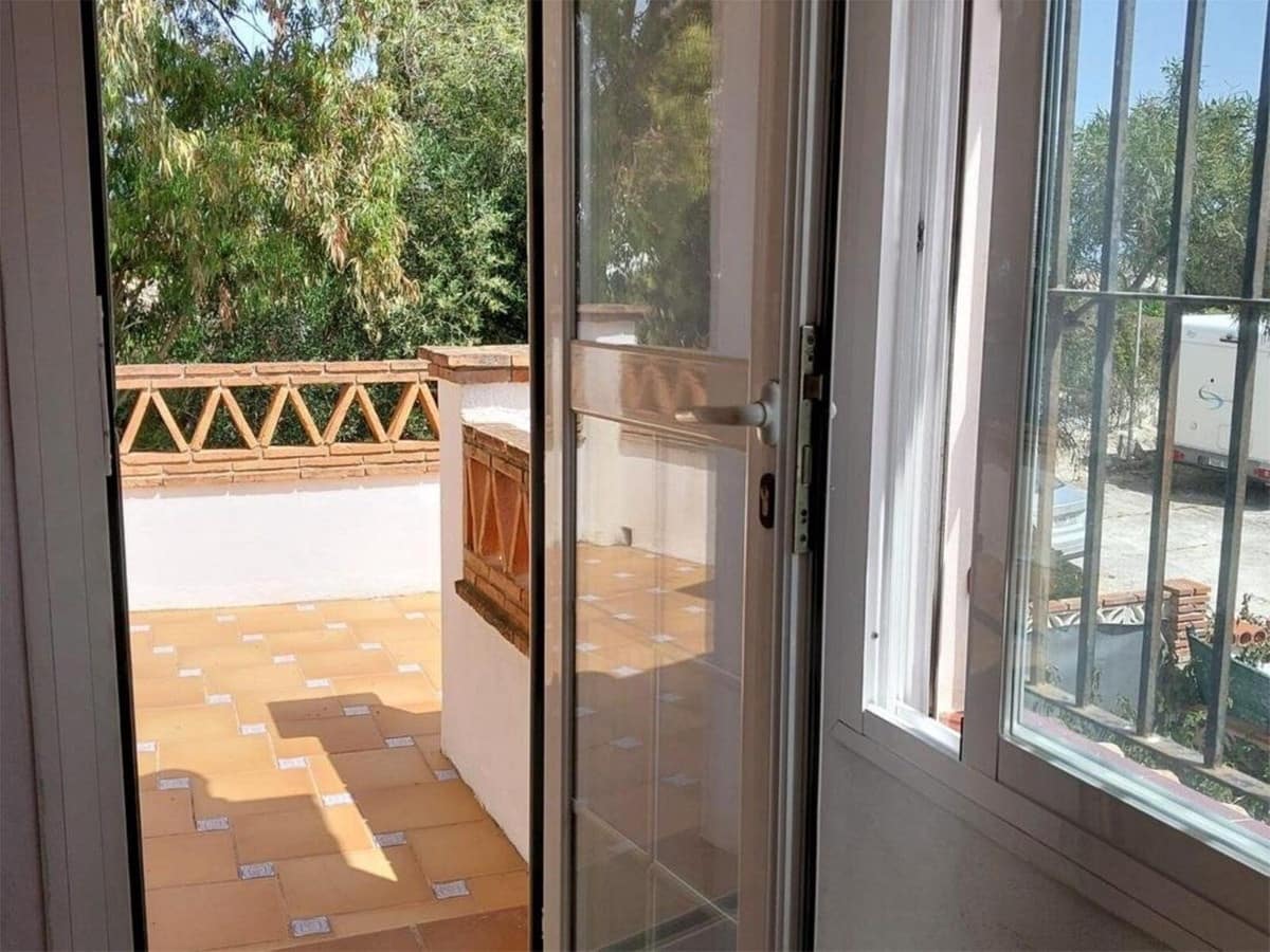 Casa de 4 habitaciones en Calahonda en venta con piscina - 459.000 € (Ref: 8994822)