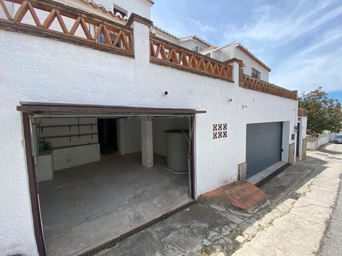4 bedroom Townhouse for sale in Calahonda with pool - € 459,000 (Ref: 8994822)