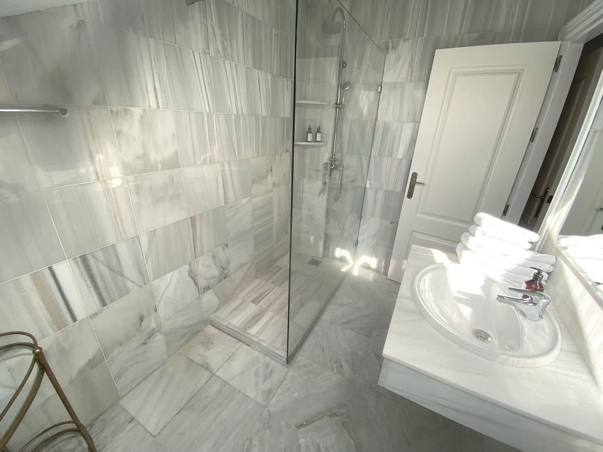 3 soveværelse Lejlighed til salg i Nueva Andalucia med swimmingpool - € 599.000 (Ref: 8994824)