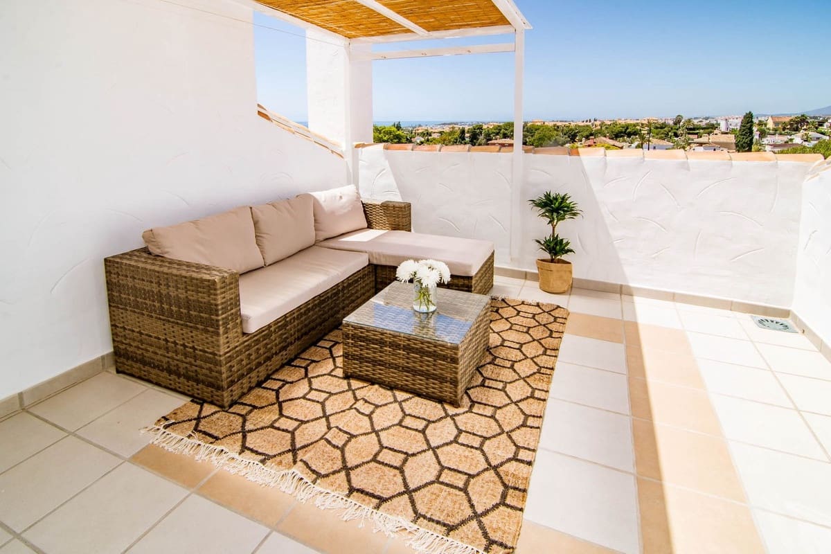 3 bedroom Apartment for sale in Nueva Andalucia with pool - € 599,000 (Ref: 8994824)